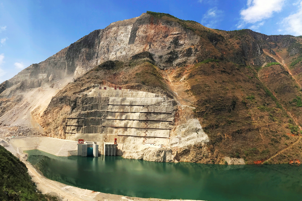 牛欄江紅石巖堰塞湖整治工程新貌-右岸高邊坡.jpg